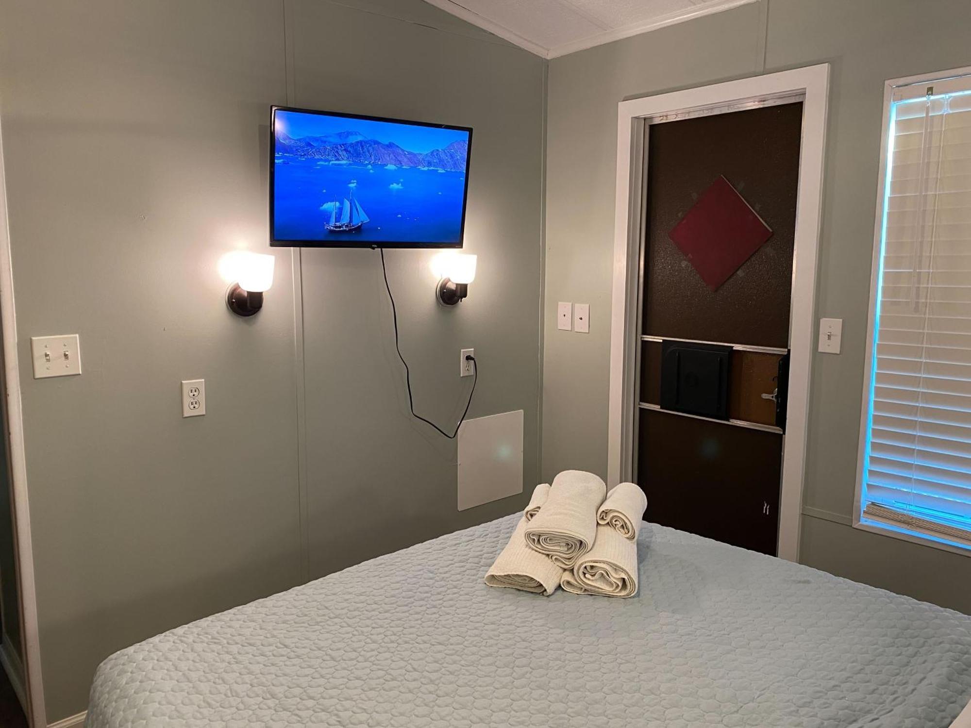 Model Home Near Camp Lejeune With Water View Sneads Ferry Eksteriør billede
